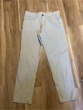 Haggar Men's Light gray Casual Pants - Classic Straight Fit Sz 32x30